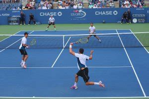 Diferencia entre tenis dobles e individual .